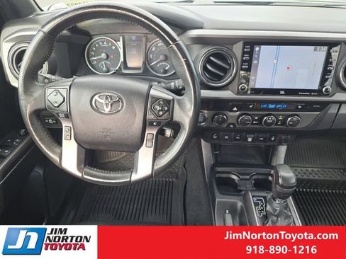 Used 2021 Toyota Tacoma TRD Off-Road w/ TRD Premium Off Road Package AWD/4WD image 29