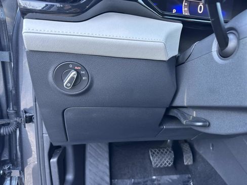 Certified 2025 Volkswagen Taos S image 32