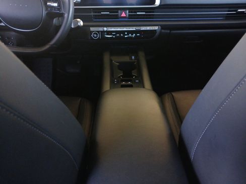 Used 2024 Hyundai Ioniq 6 SEL image 11