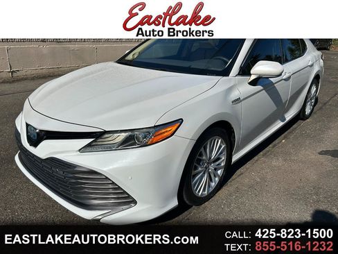 Used 2018 Toyota Camry XLE w/ Audio Package FWD image 1