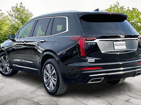 Used 2025 Cadillac XT6 Premium Luxury image 2