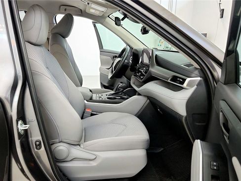 Certified 2024 Toyota Highlander LE image 17