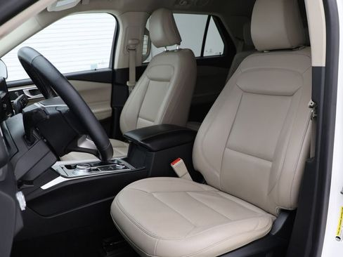 Used 2022 Ford Explorer XLT w/ Equipment Group 202A image 16