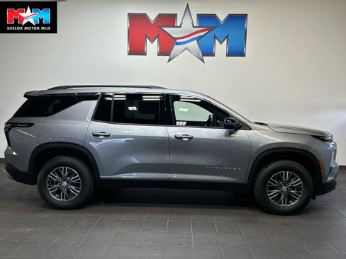 New 2026 Chevrolet Traverse LT w/ Driver Confidence Package AWD/4WD image 1