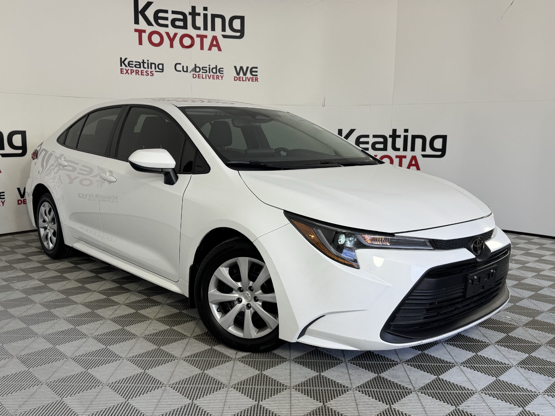 Used 2025 Toyota Corolla LE FWD image 3