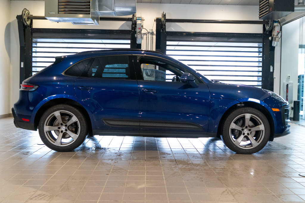 Certified 2025 Porsche Macan AWD/4WD image 10