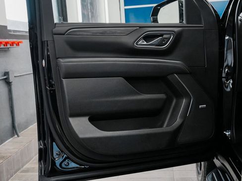 Used 2023 GMC Yukon SLT w/ SLT Premium Package image 11