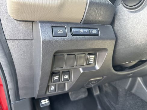 Used 2023 Nissan Frontier SV image 30