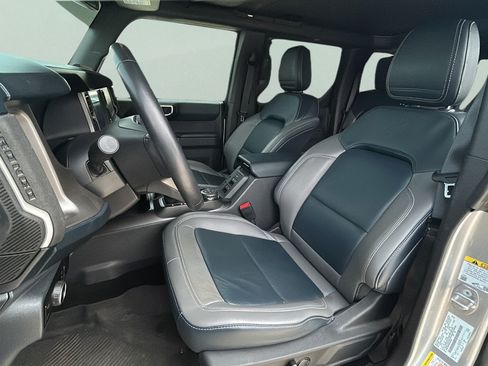 Used 2023 Ford Bronco Outer Banks w/ Sasquatch Package AWD/4WD image 14