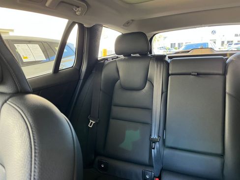Used 2025 Volvo V60 B5 Cross Country Plus image 39