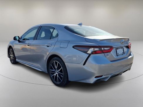Used 2021 Toyota Camry SE image 7