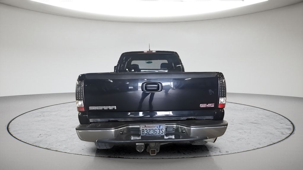 Used 2004 GMC Sierra 2500 SLT w/ Heavy-Duty Power Package AWD/4WD image 4