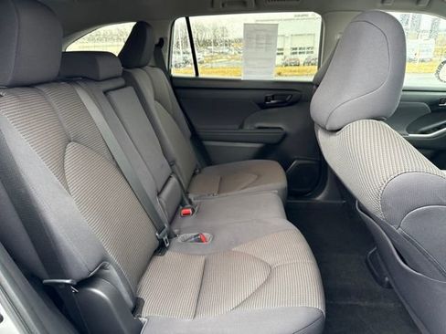 Used 2023 Toyota Highlander LE image 14
