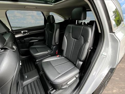 Used 2025 Kia Sorento EX w/ Panoramic Sunroof Package FWD image 24