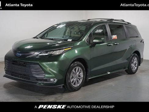 Used 2023 Toyota Sienna XLE FWD image 1