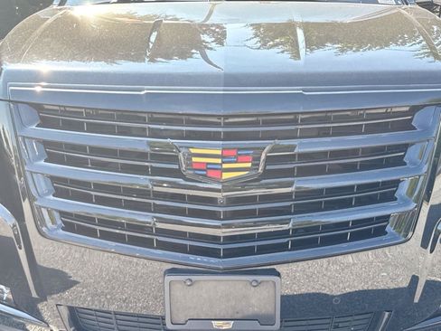 Used 2019 Cadillac Escalade Platinum AWD/4WD image 24