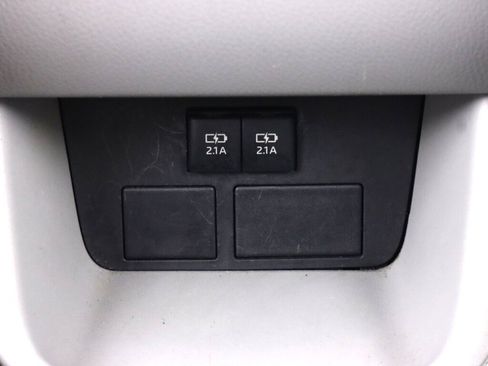 Used 2019 Toyota Highlander Plus AWD/4WD image 31