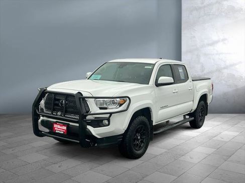 Certified 2020 Toyota Tacoma SR5 image 1