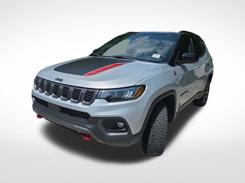 Used 2025 Jeep Compass Trailhawk AWD/4WD image 10