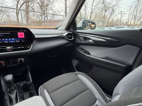 Used 2025 Chevrolet TrailBlazer LT image 33