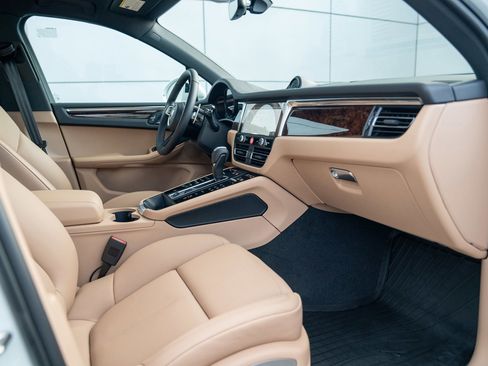 New 2026 Porsche Macan image 27
