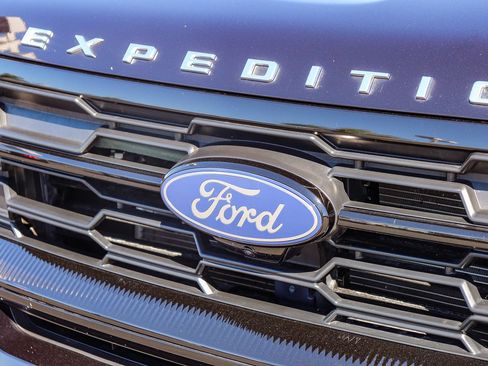 Certified 2025 Ford Expedition Active RWD image 11