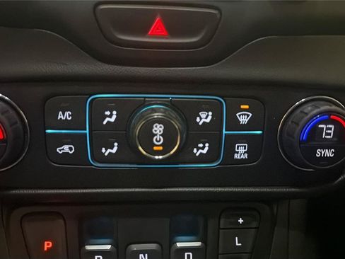 Used 2020 GMC Terrain SLT w/ Preferred Package FWD image 18