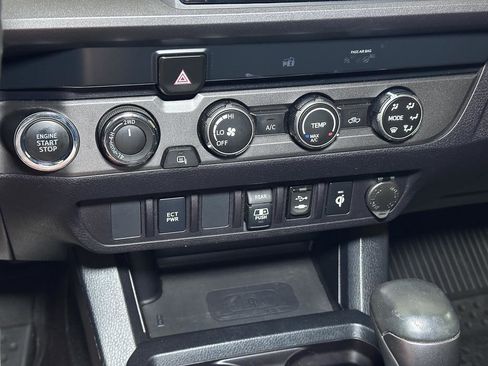 Used 2019 Toyota Tacoma TRD Off-Road image 36