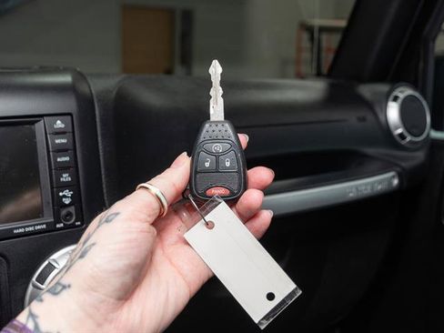 Used 2018 Jeep Wrangler Unlimited Rubicon w/ Cold Weather Group image 14