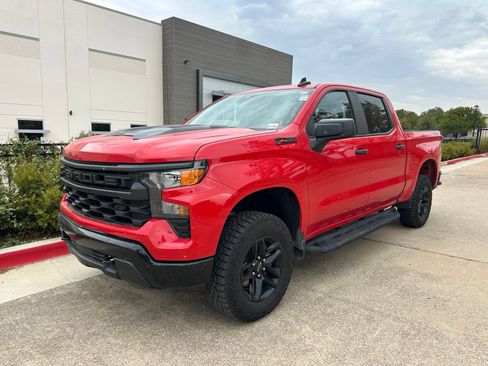 Used 2024 Chevrolet Silverado 1500 Custom Trail Boss w/ Dark Appearance Package AWD/4WD image 3