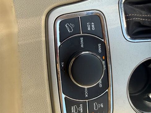 Used 2017 Jeep Grand Cherokee Overland AWD/4WD image 22
