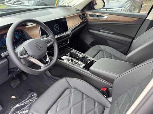 New 2026 Volkswagen Atlas SE image 13