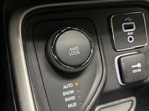 Used 2018 Jeep Compass Latitude w/ Cold Weather Group image 38