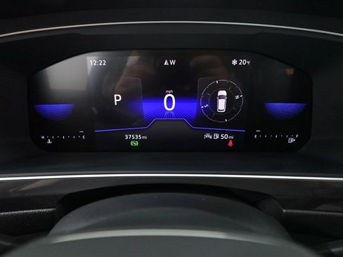 Used 2023 Volkswagen Tiguan SE w/ Panoramic Sunroof Package image 16