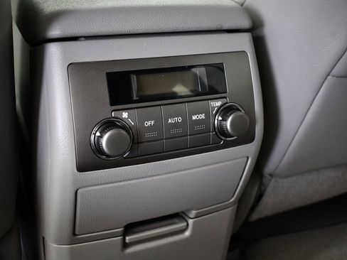 Used 2010 Toyota Highlander Limited image 38