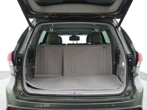 Used 2017 Toyota Highlander Plus image 17