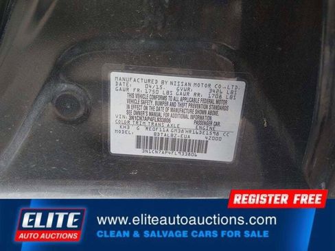 Used 2015 Nissan Versa SV image 17