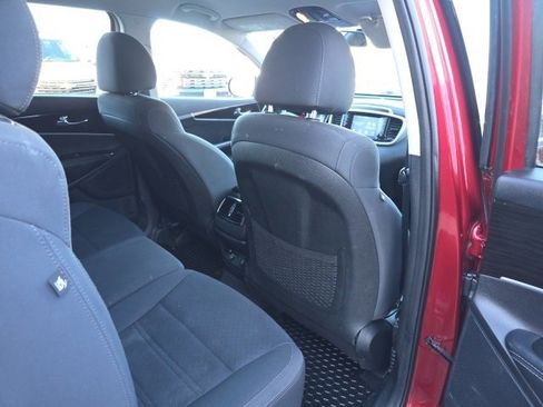 Used 2019 Kia Sorento LX image 12