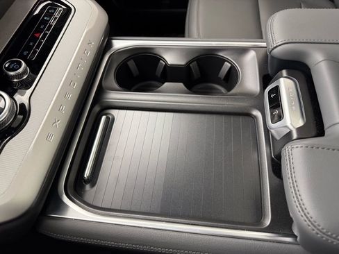 New 2026 Ford Expedition Active image 35