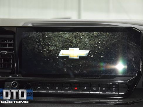 Used 2025 Chevrolet Silverado 1500 ZR2 w/ Technology Package AWD/4WD image 35