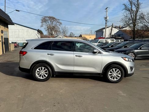 Used 2018 Kia Sorento LX image 14