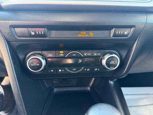 Used 2017 MAZDA MAZDA3 Touring w/ Popular Equipment Package image 22