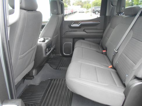 Used 2023 Chevrolet Silverado 1500 LT AWD/4WD image 7