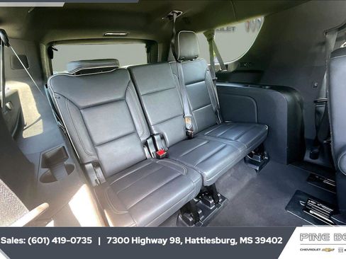 Used 2023 Chevrolet Suburban Premier RWD image 21