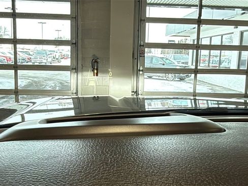 Used 2021 GMC Yukon Denali w/ Denali Premium Package image 35