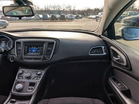Used 2015 Chrysler 200 Limited FWD image 18