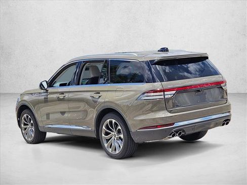 Used 2025 Lincoln Aviator Reserve AWD/4WD image 7
