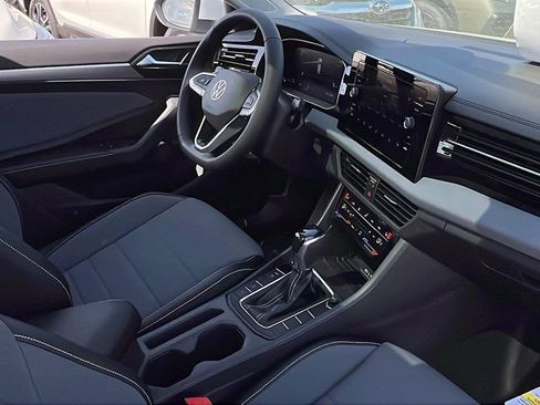 New 2026 Volkswagen Jetta SE image 11