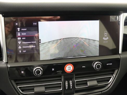 Certified 2025 Porsche Macan AWD/4WD image 34