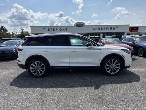 Used 2022 Lincoln Corsair AWD w/ Premium Package image 8